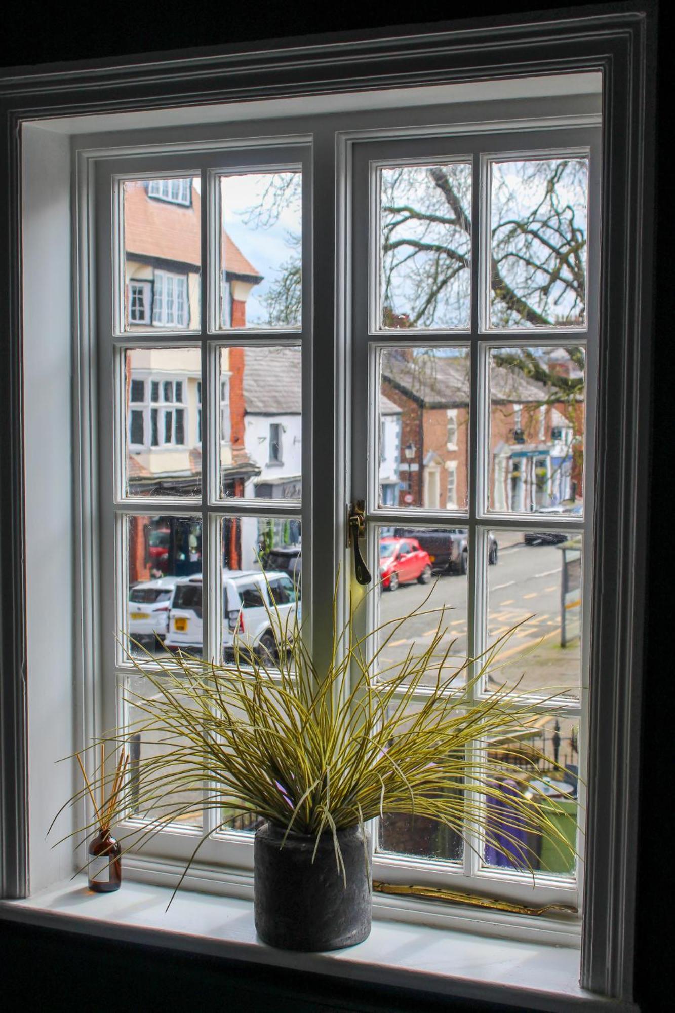 Stay On The High Street Tarporley Ngoại thất bức ảnh